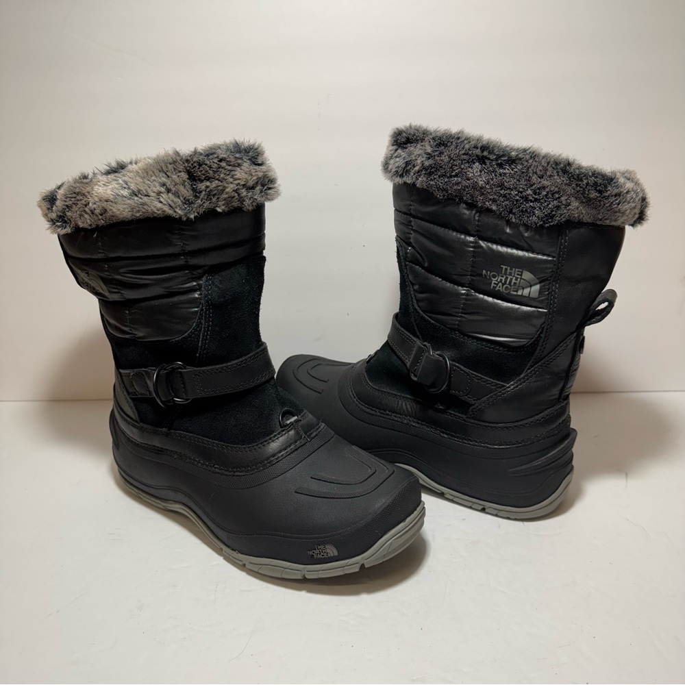 The North Face Boots Women’s Sz 6
Shellista Winter Insulated Pull On Black Warm